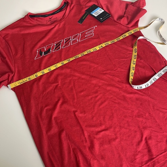 Nike Dri-Fit Mens Dark Red Tee with Black & White Logo- Medium - Picture 7 of 12